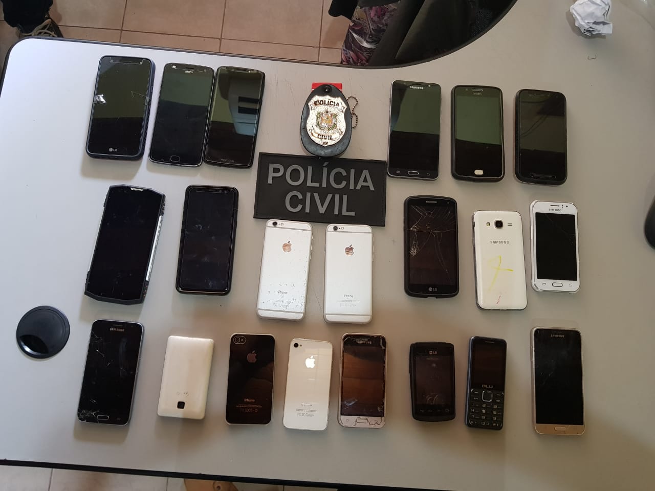 POLÍCIA CIVIL DEVOLVE CELULARES EM LARANJAL DO JARÍ